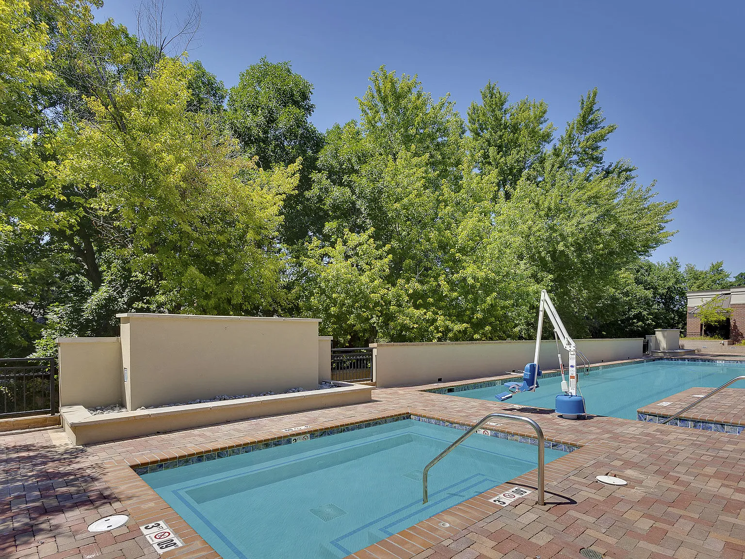 Kent Place Residence — Photo 4