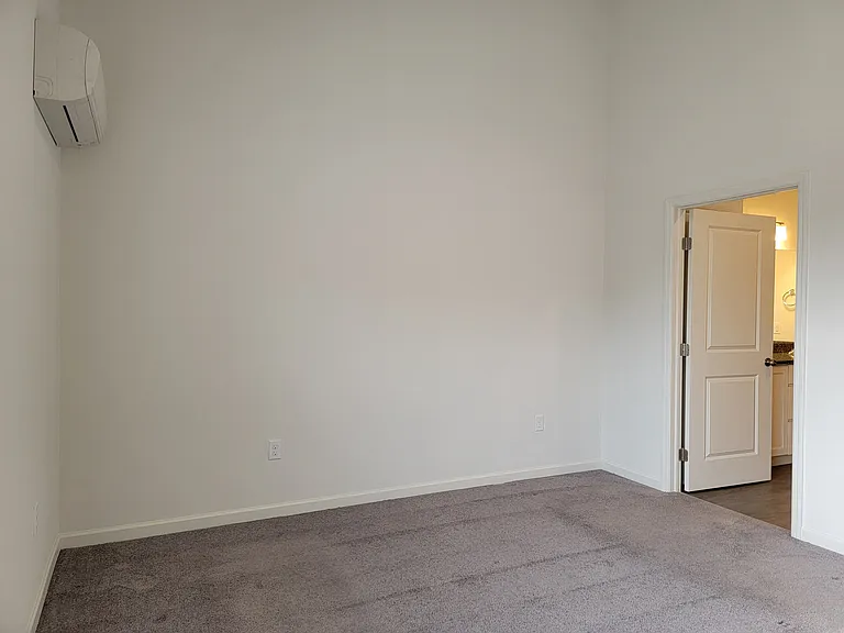 4601 Commerce St #301 — Photo 15
