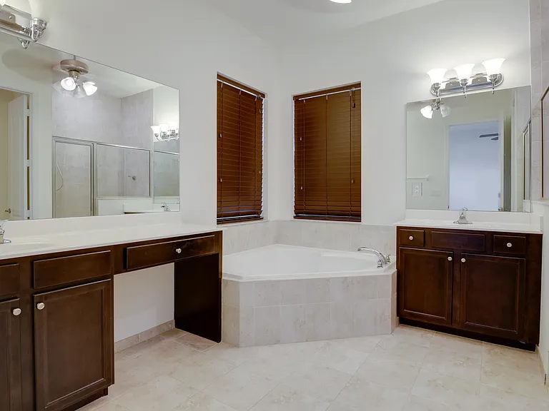 8985 Gulf Run Way — Photo 10