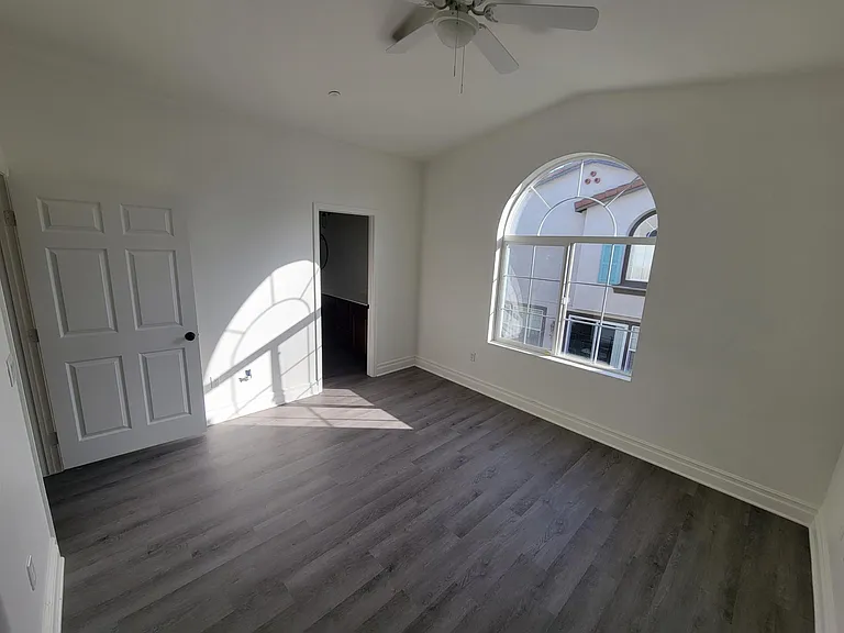 305 Island Way #2 — Photo 10