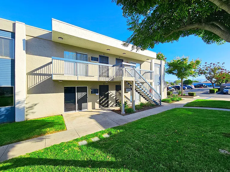 Sandalwood Apartments — Photo 35