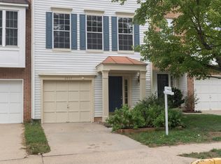 2447 Clover Field Cir, Herndon, VA 20171