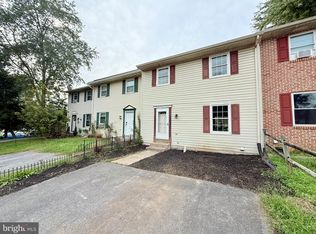 157 Stonehouse Ln, Columbia, PA 17512