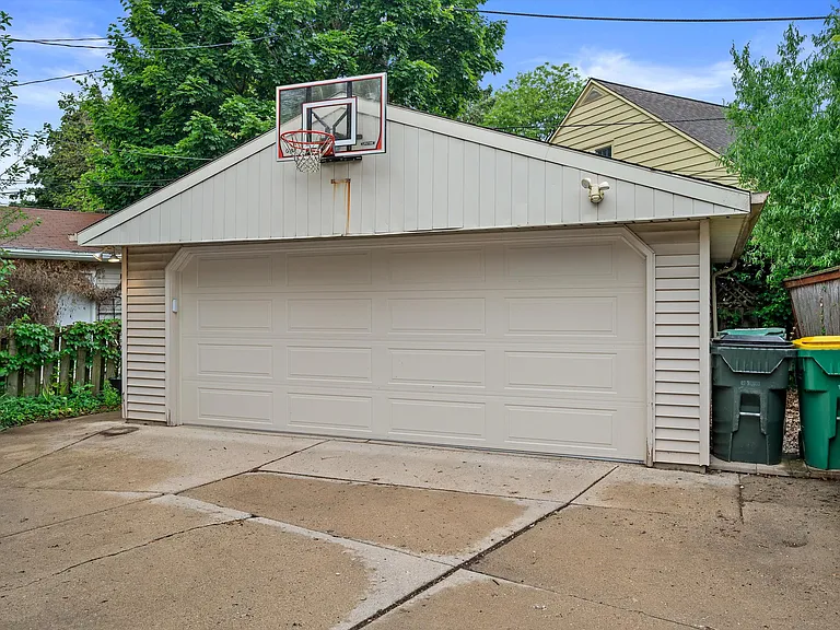 1512 E Olive St — Photo 32