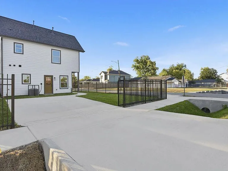 6417 Eastland St #A — Photo 3