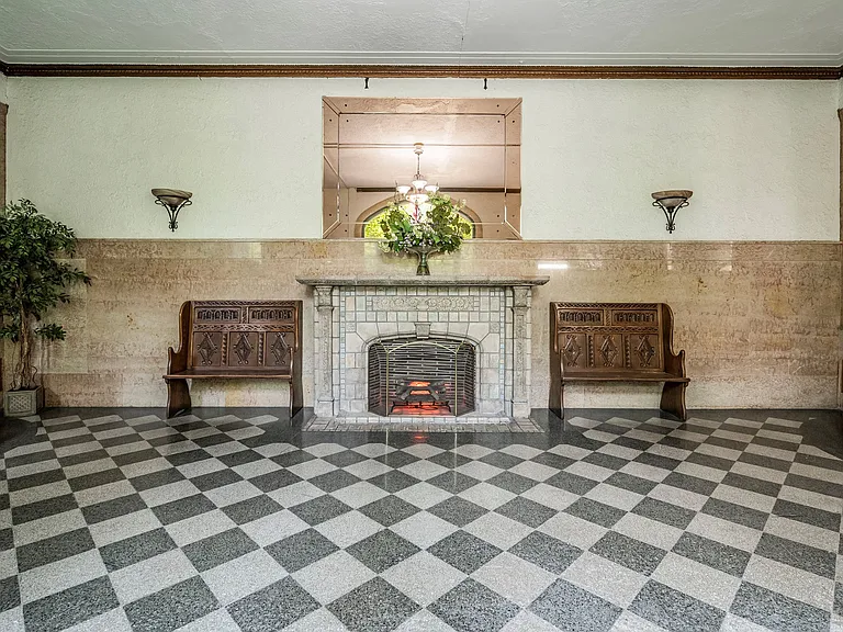 Worthington House Apartments — Photo 16