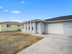 617 Hancock Bridge Pkwy, Cape Coral, FL