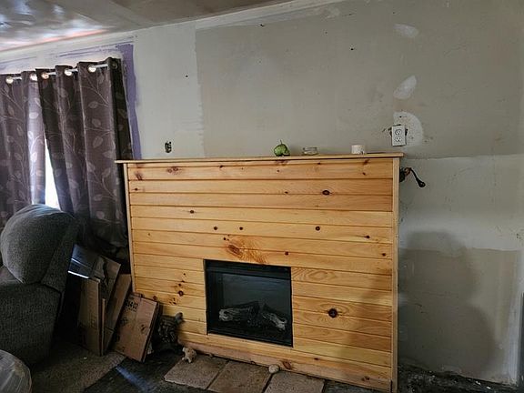 5th image of 9746 Hughes Rd