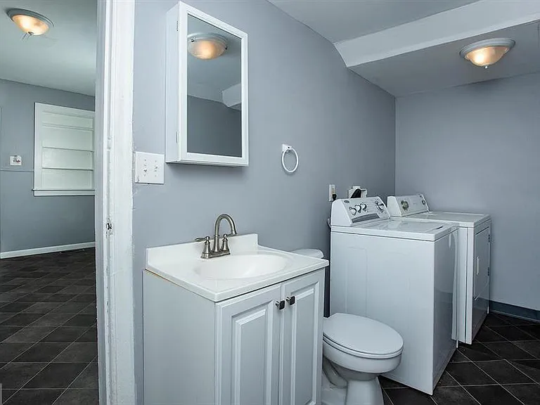 340 S Wood St — Photo 14