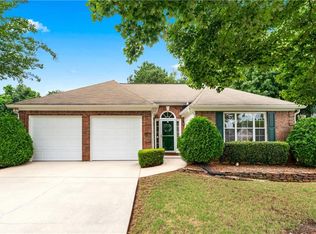 910 Laurel Cove Dr, Snellville, GA 30078