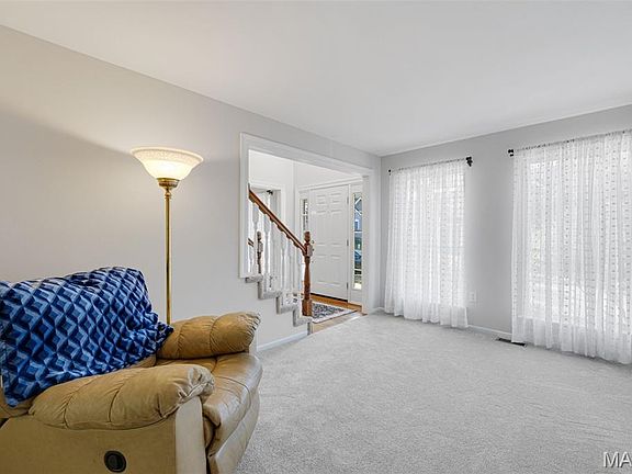 4th image of 831 Crescent Oaks Ct
