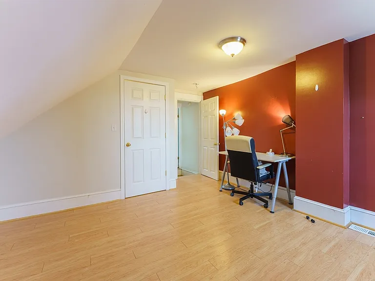 94 Cushing St #4 — Photo 9