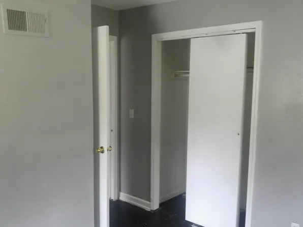 1325 Duck Rd, Grandview, MO 64030