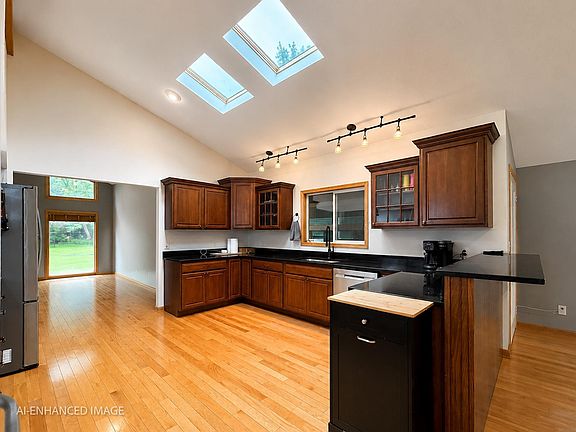 5th image of 201 Oak Park Cir