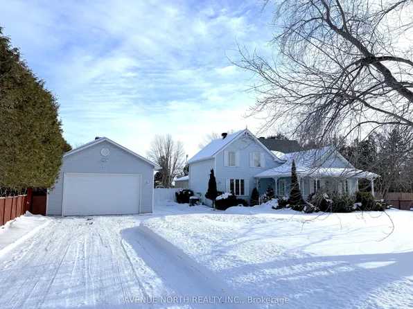 21 Pilon St, Russell, ON K0A 1W1