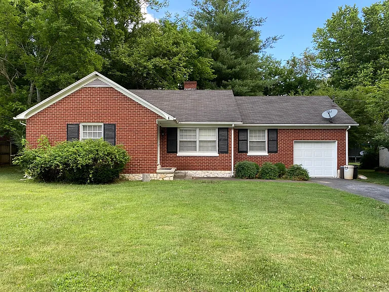 709 Magnolia St — Photo 1