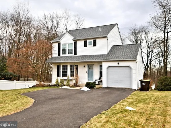 132 Preston Dr, North Wales, PA 19454