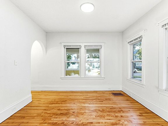 5th image of 1040 24th Ave SE