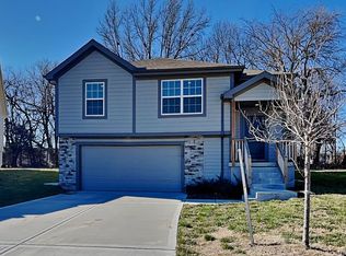 21722 Southcreek Ct, Peculiar, MO 64078