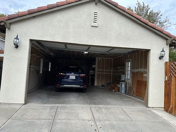 3rd image of 2744 Redbridge Rd