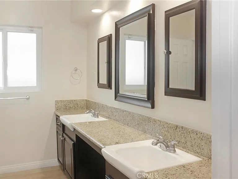 2513 Birch St — Photo 22