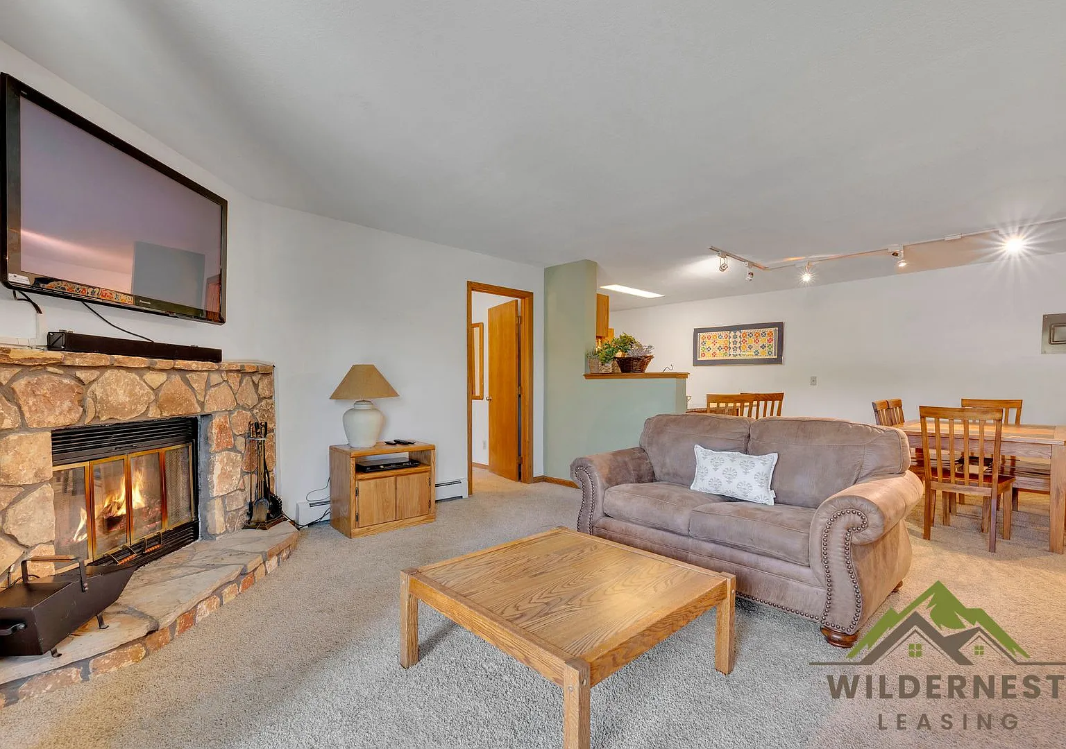 Winter Rental- Beautiful 2 bed/2 Bath Buffalo Village Condo — Photo 3
