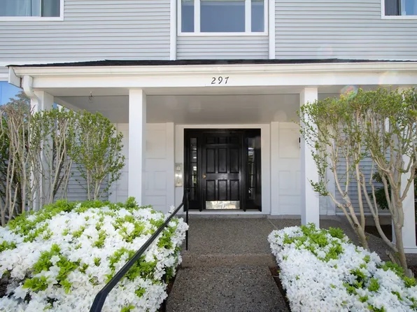 297 Temple St #21, West Roxbury, MA 02132