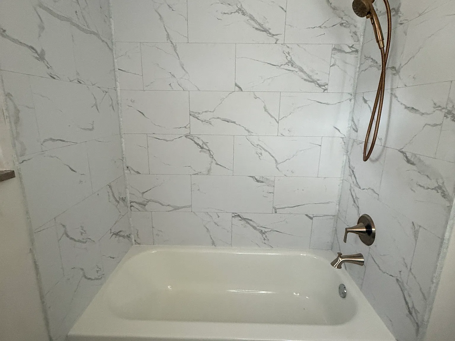 3 bed, 2300 sqft, $2,500 — Photo 2