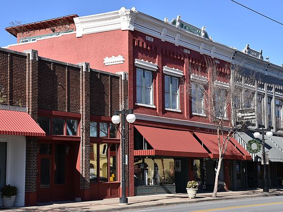 Historic 1895 Street Bldg 