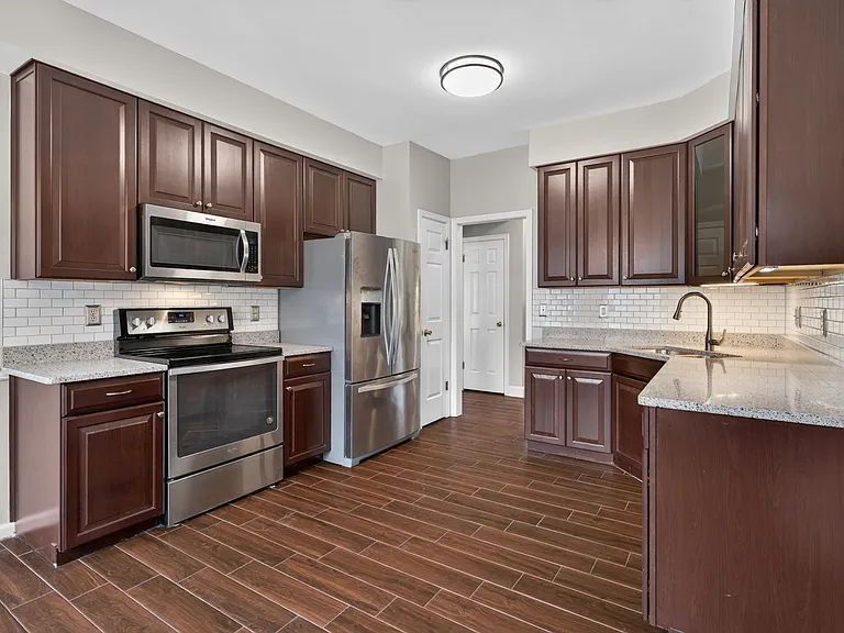 898 Gunston Ct — Photo 10