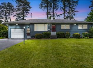 102 Sherwood Ln, North Syracuse, NY 13212