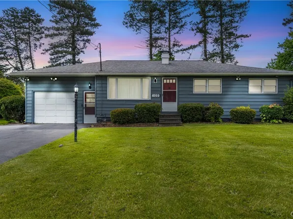 102 Sherwood Ln, North Syracuse, NY 13212