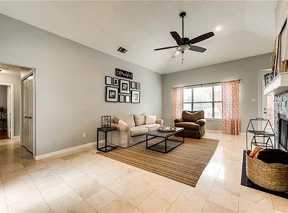 3rd image of 346 Parkwood Ln