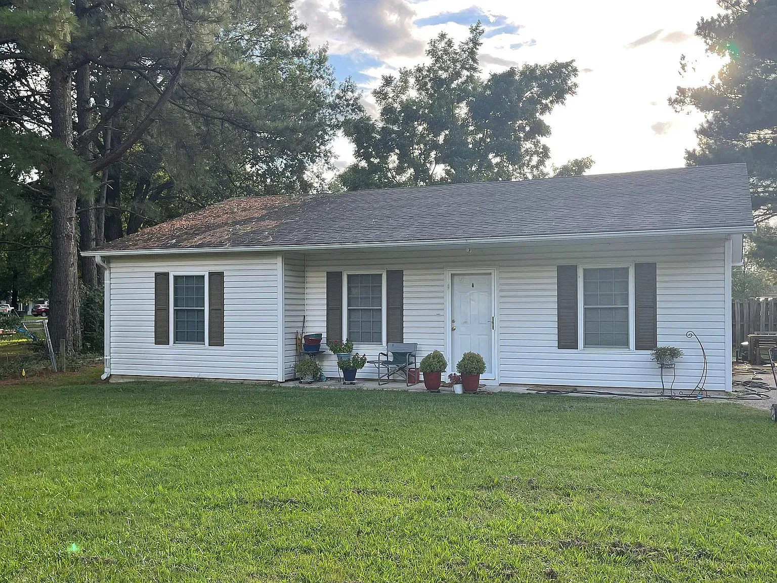 3 bed, 1248 sqft, $1,100 — Photo 1