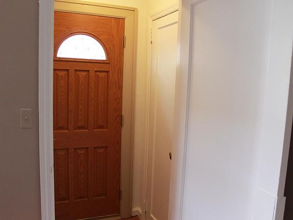 4th image of 1330 E 51st St
