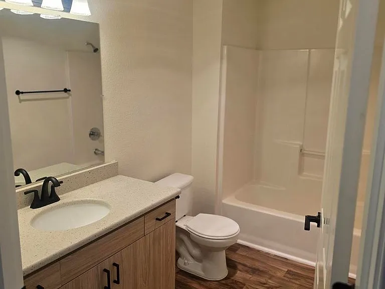 Winfou06-Columbia Village Apartments — Photo 35