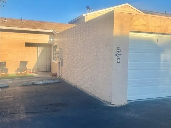 5116 Golden Ln APT B, Paradise, NV 89119