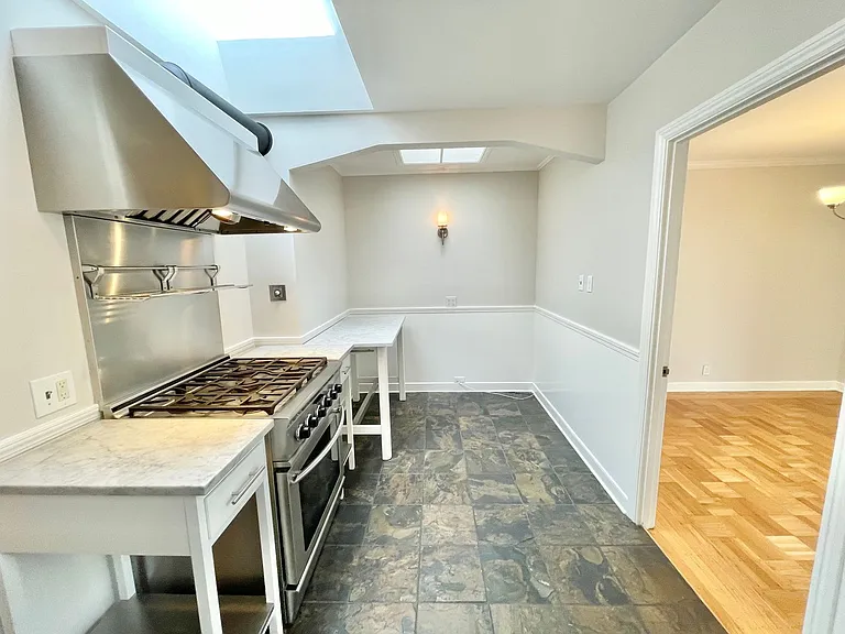 2151 18th Ave — Photo 12