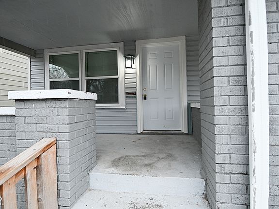 2nd image of 822 N Bradley Ave
