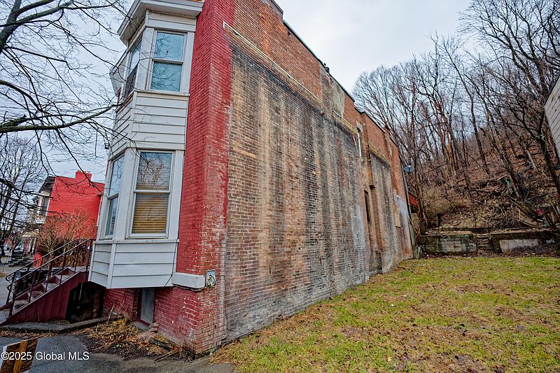 3rd image of 198 Hill Street
