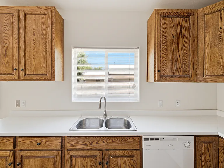 512 W Brown St — Photo 34