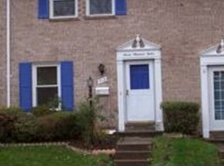 712 Colonial Ave, Sterling, VA 20164