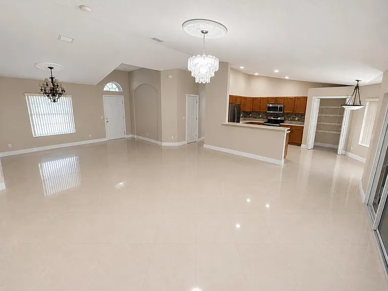 1481 SW Jacksonville Ave — Photo 7