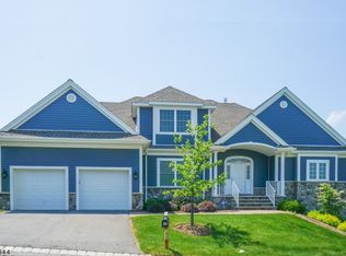 13 Woodcott Dr, Hamburg, NJ 07419