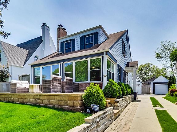 3rd image of 594 Broadview Ave