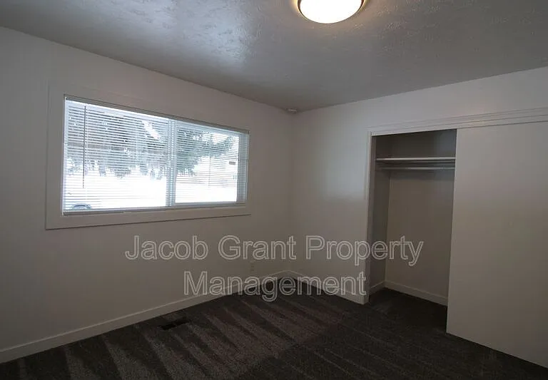 1703 Raymond Dr — Photo 8