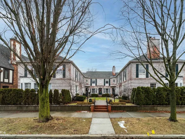 47 Cranford Ln, Grosse Pointe, MI 48230