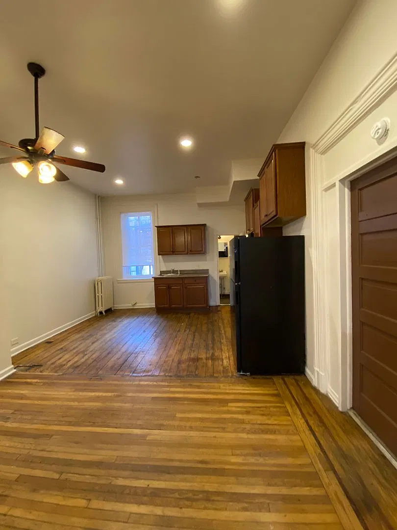 136 E Walnut St — Photo 4