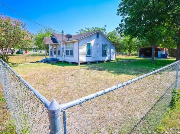 513 N Ave D, Beeville 78102