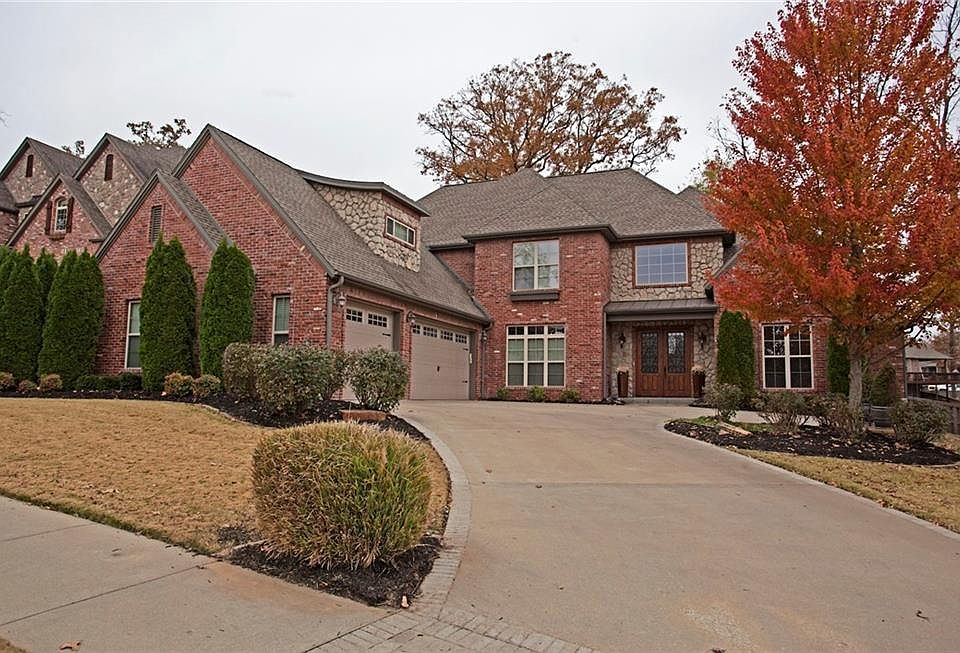 1st image of 1613 NE Chapel Hill Dr